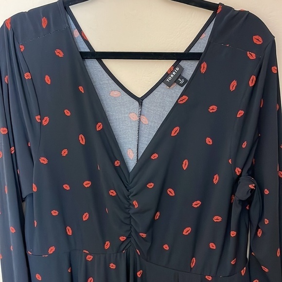 Torrid size 2 BLACK RED LIPS print 👄 kiss 💋 STUDIO KNIT SKATER DRESS - Picture 6 of 9